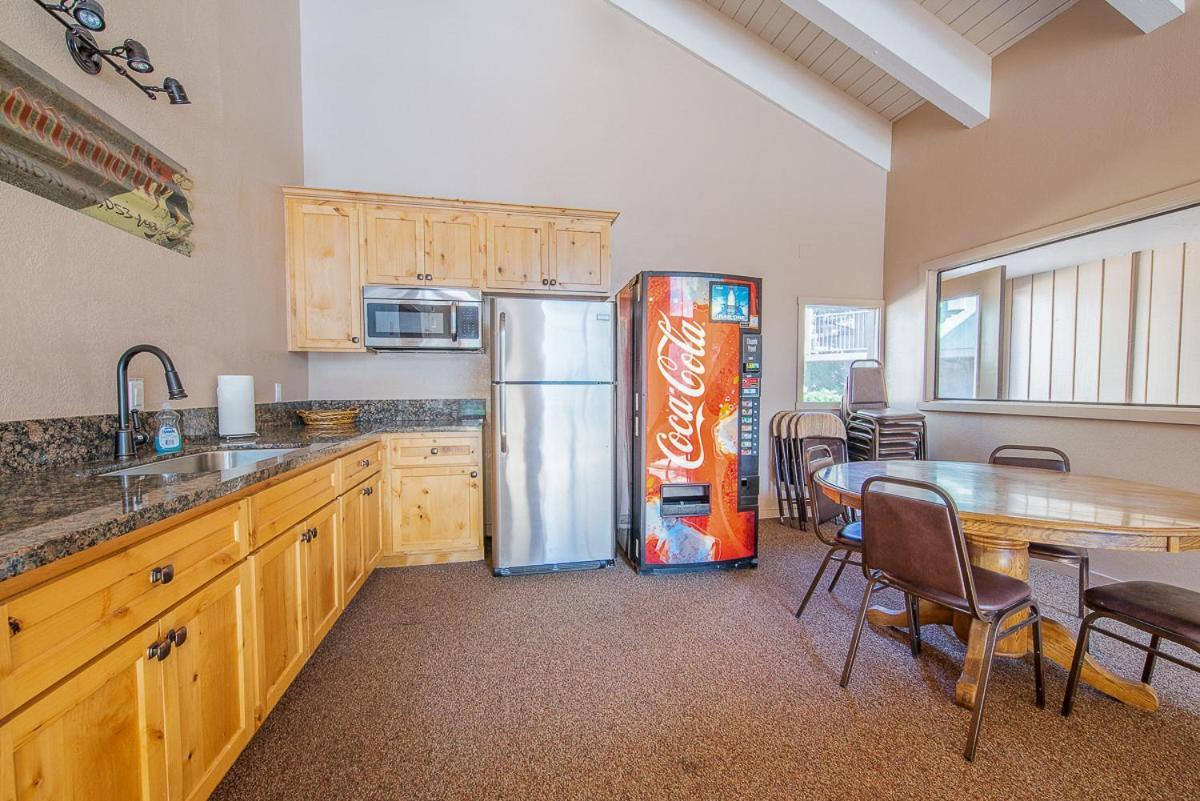 Fully Renovated! St Anton #17 Ski In Ski Out 1 Bedroom 1 Bathroom Condo! Sleeps Up To 4! Mammoth Lakes Exterior photo